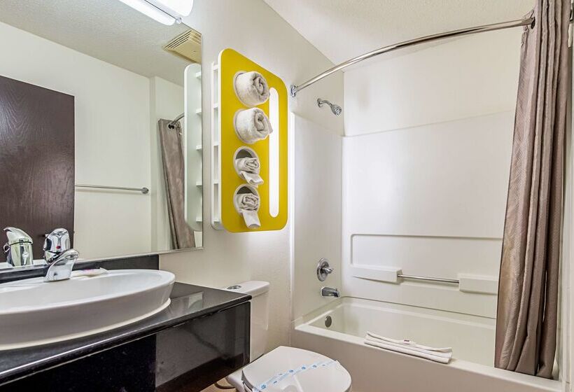 Motel 6 Indianapolis North