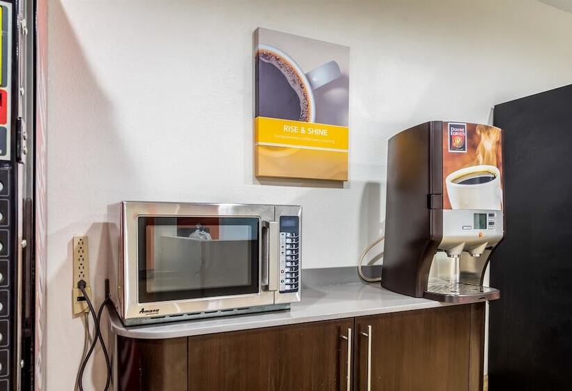 Motel 6 Indianapolis North