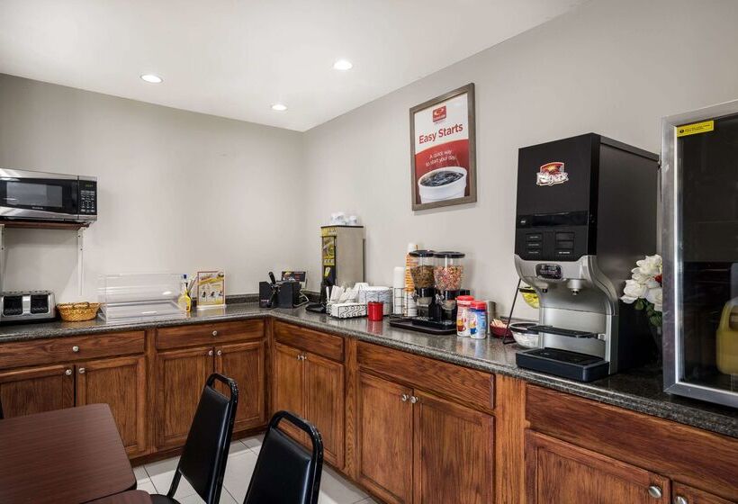 فندق على الطريق Econo Lodge Inn & Suites