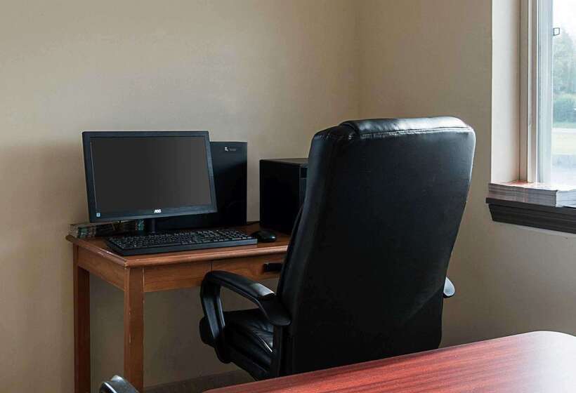 فندق على الطريق Econo Lodge Inn & Suites