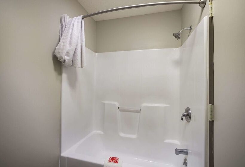 فندق على الطريق Econo Lodge Inn & Suites