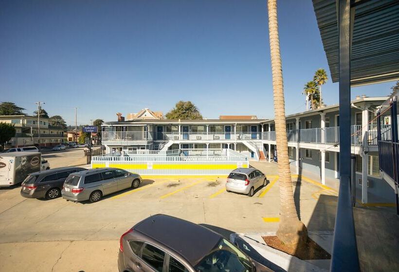 فندق على الطريق Salt Air Lodge