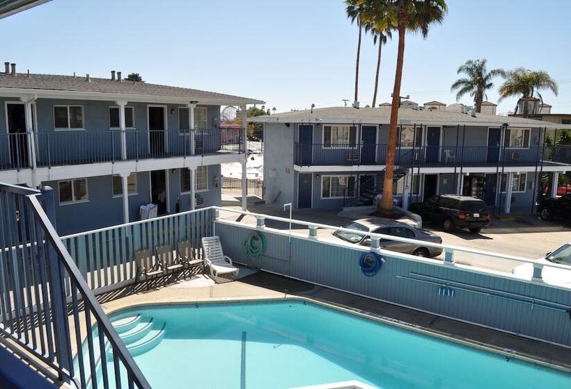 فندق على الطريق Salt Air Lodge