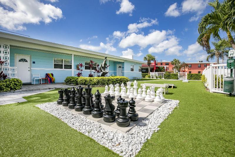 فندق على الطريق St. Pete Beach Suites