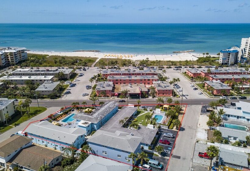 فندق على الطريق St. Pete Beach Suites