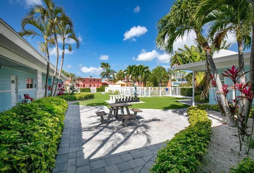 فندق على الطريق St. Pete Beach Suites