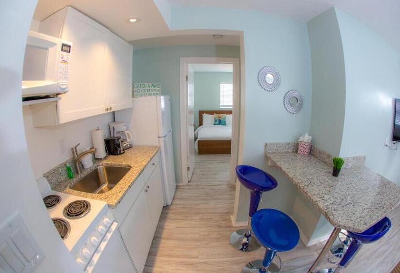 فندق على الطريق St. Pete Beach Suites