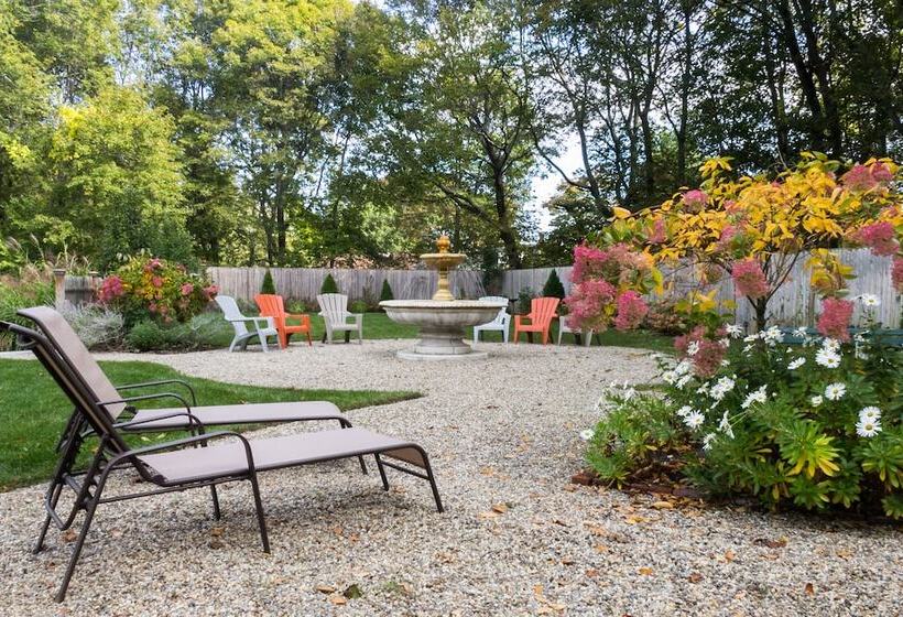 The Hotel Marblehead