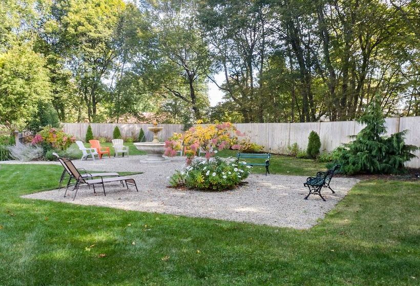 The Hotel Marblehead