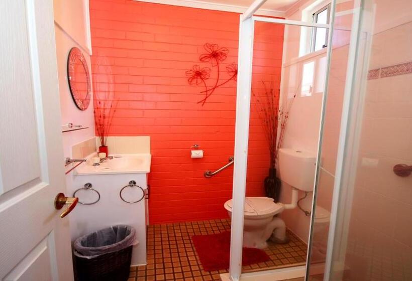 Beachlander Self Contained Holiday Apartments