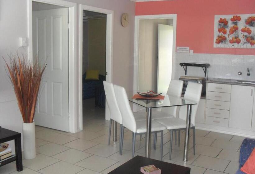 Beachlander Self Contained Holiday Apartments