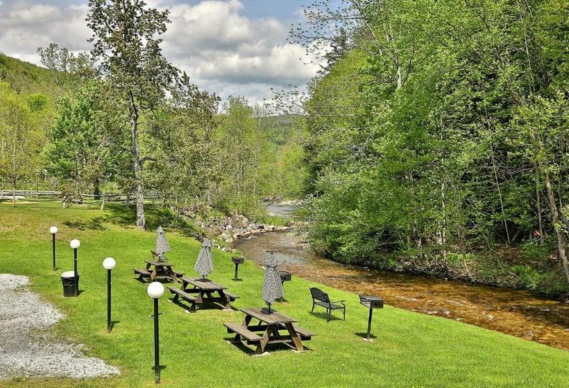 Cedarbrook Hotel Room W/2 Doubles 101