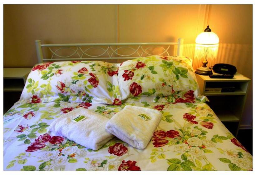 Coral Lodge Bed And Breakfast Inn