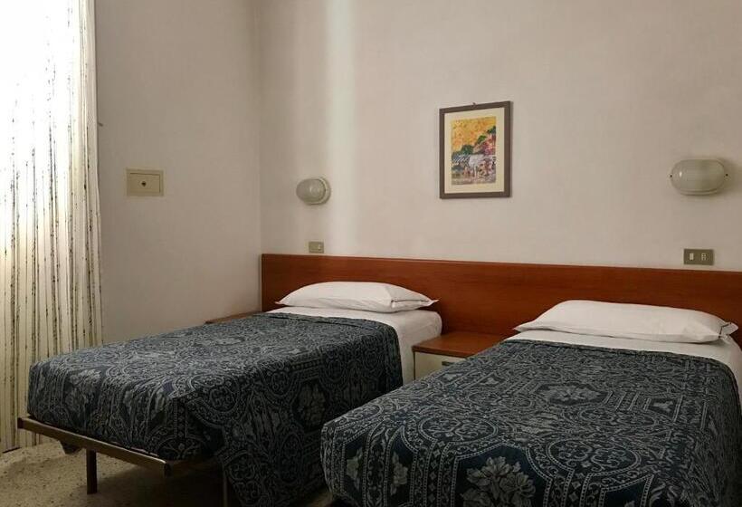 فندق Garni Picnic