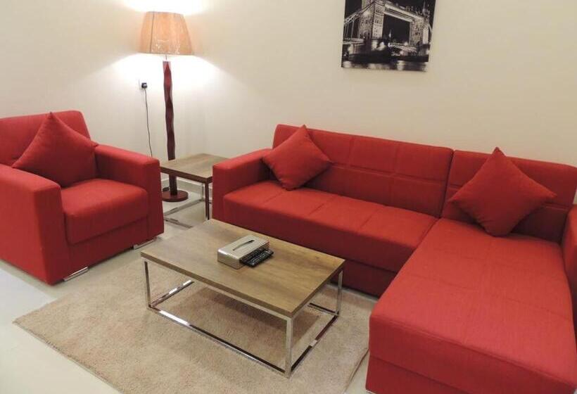 Отель Golden Square