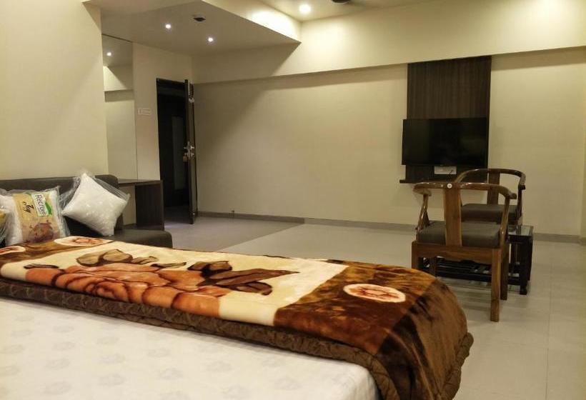 בית מלון כפרי K D Residency