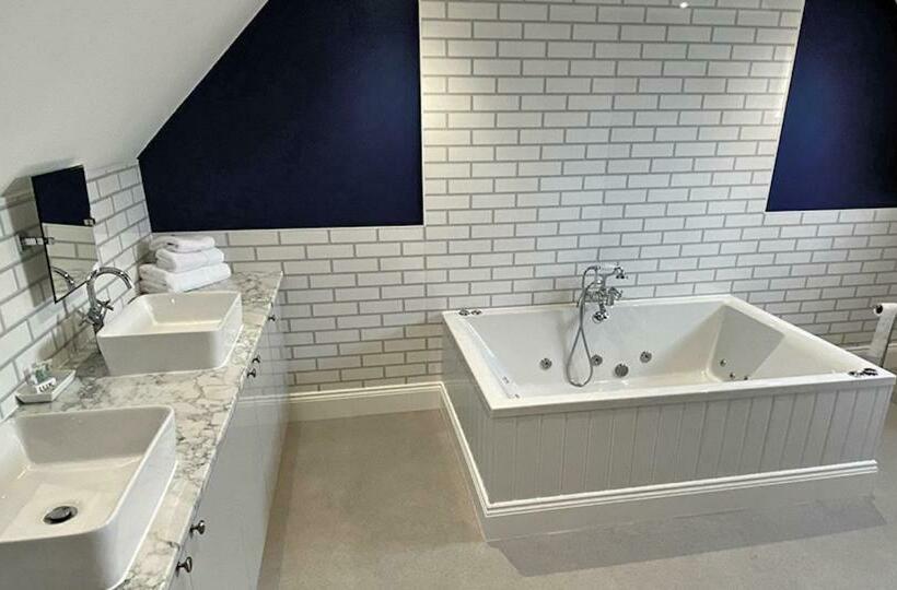 Отель Mallories Formerly Kirkby House