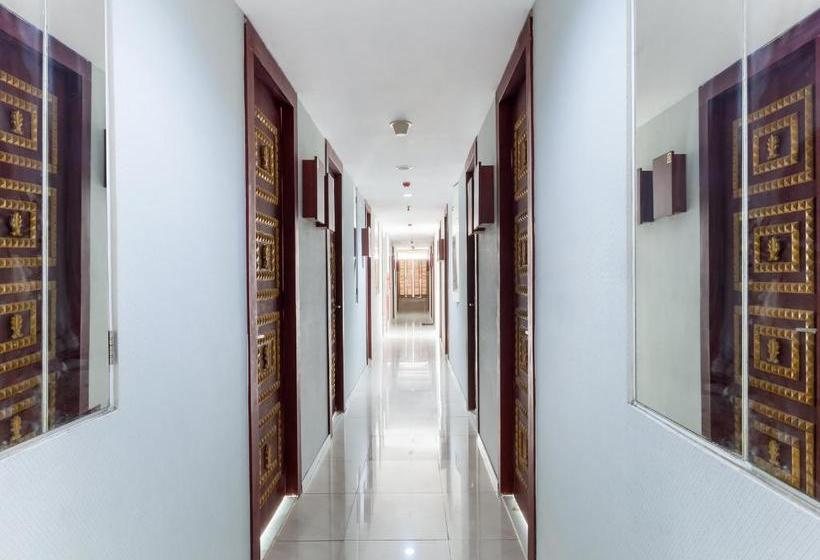 ホテル Oyo 3691 Apartment Saladin Mansion