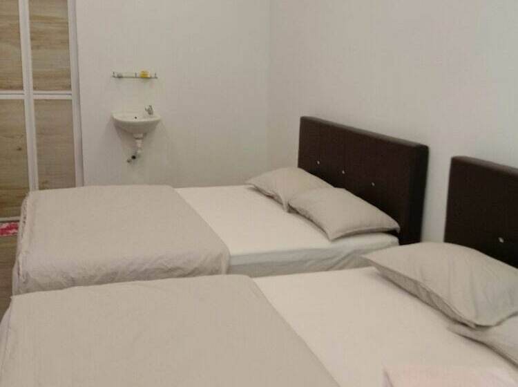 Отель Oyo 90046 Bangi Guest House