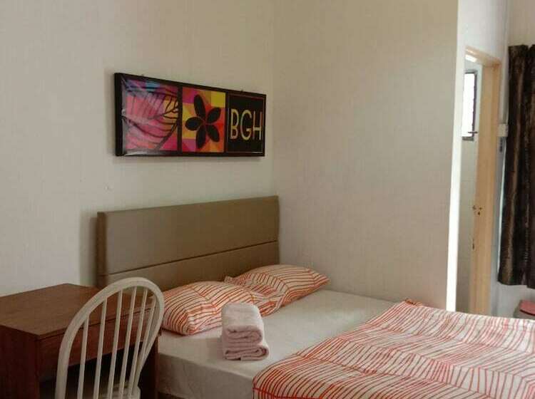 Отель Oyo 90046 Bangi Guest House