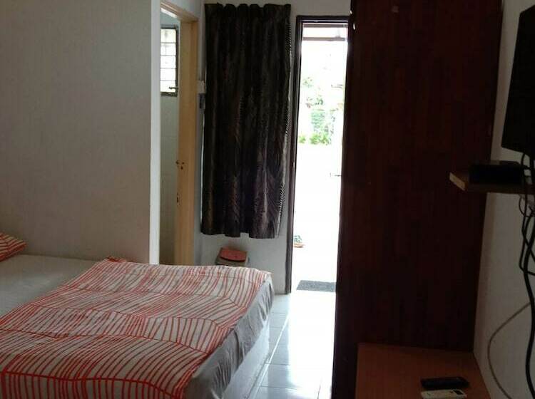 Отель Oyo 90046 Bangi Guest House