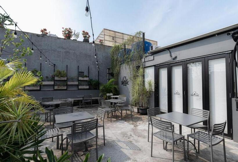 酒店 Reddoorz Near Puri Indah Lippo Mall 2