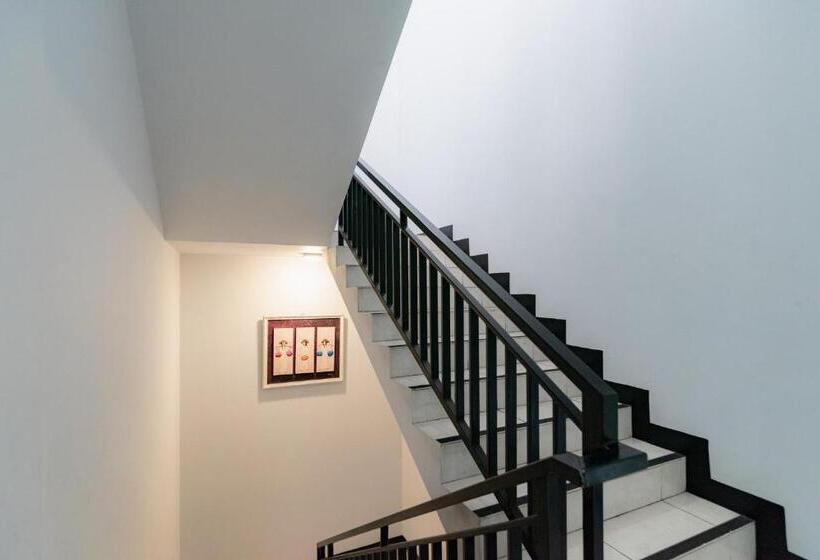 酒店 Reddoorz Near Puri Indah Lippo Mall 2