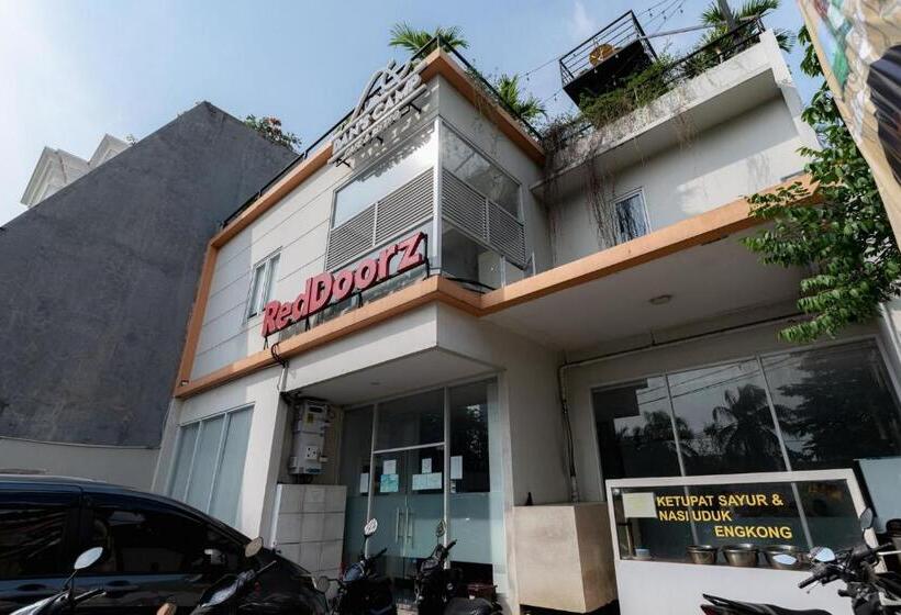 酒店 Reddoorz Near Puri Indah Lippo Mall 2