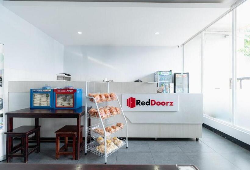 酒店 Reddoorz Near Puri Indah Lippo Mall 2