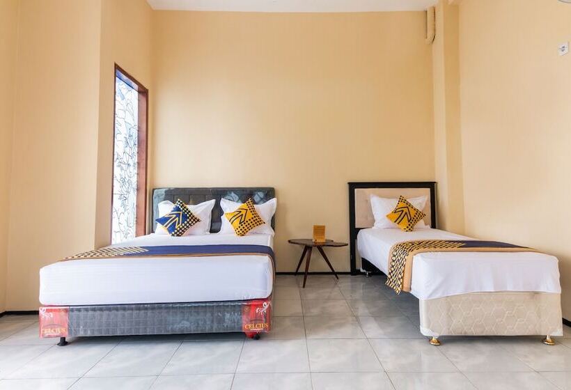 Отель Spot On 2689 Safira Family Residence Syariah