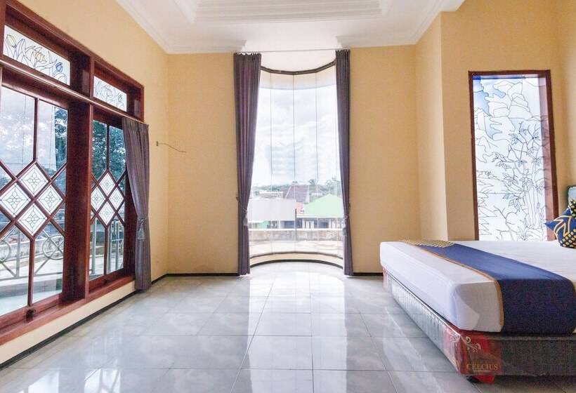 Отель Spot On 2689 Safira Family Residence Syariah