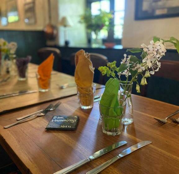 Отель The Crown Inn