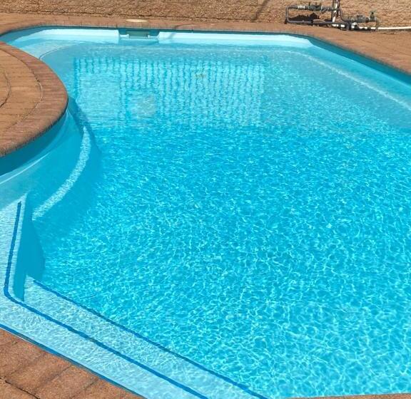 فندق على الطريق All Seasons Motor Lodge