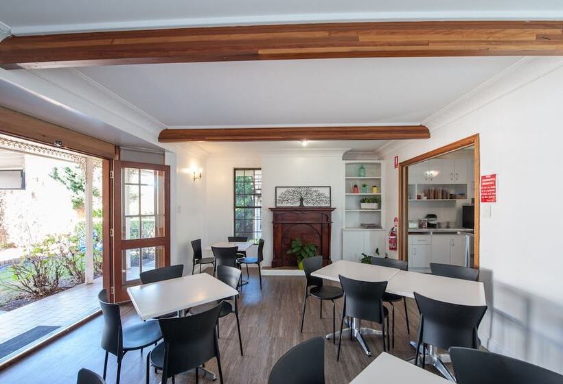 מוטל Jacaranda Place Motor Inn