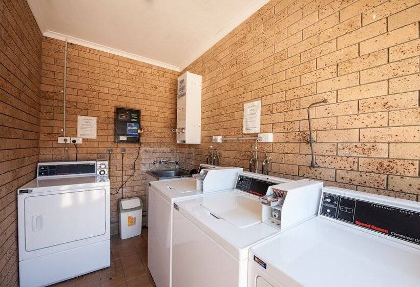 فندق على الطريق Jacaranda Place Motor Inn