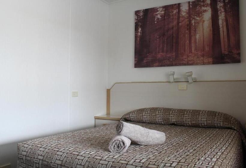 מוטל Tally Ho Motor Inn