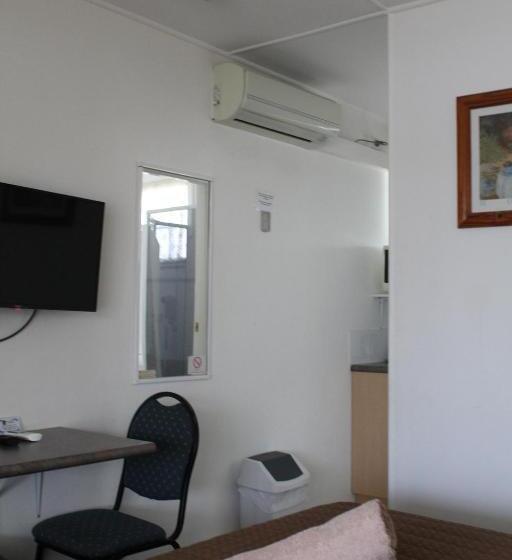 מוטל Tally Ho Motor Inn