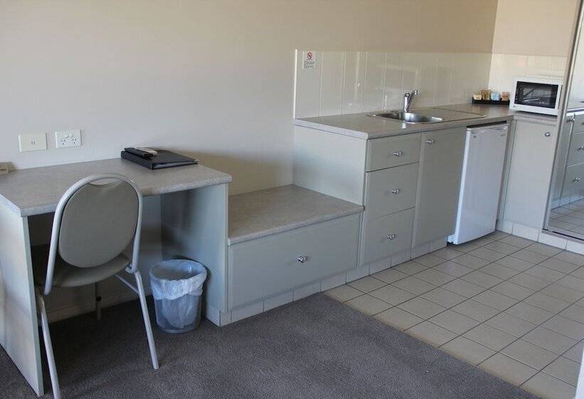 מוטל The Saltbush Motor Inn