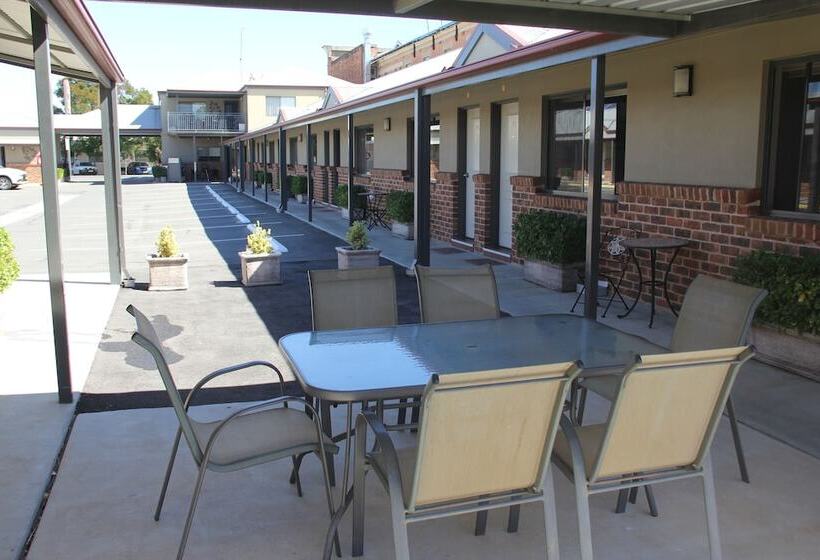 מוטל The Saltbush Motor Inn