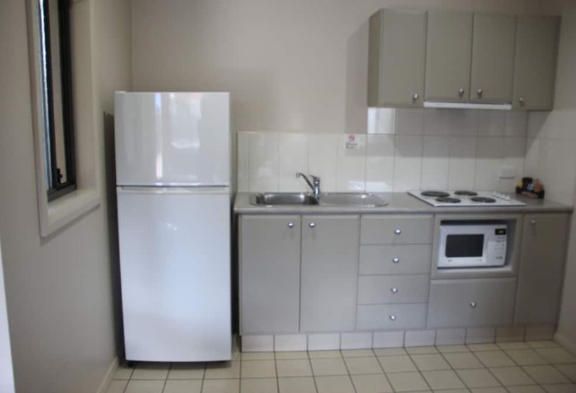 מוטל The Saltbush Motor Inn