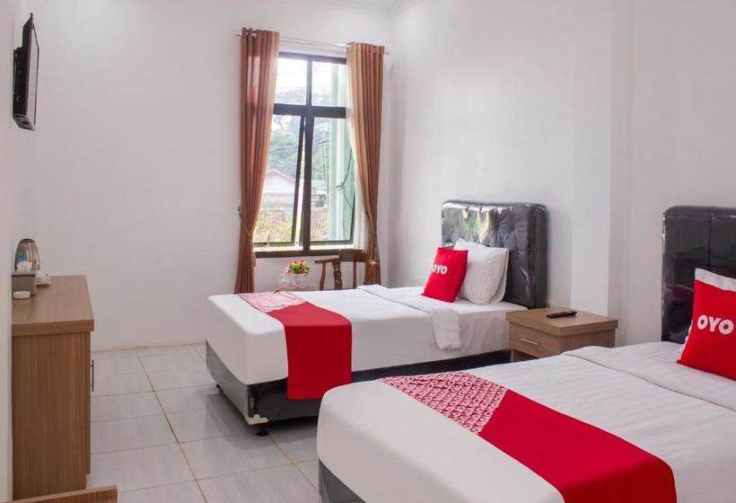 Oyo 3699 Edotel Smkn 1 Cipanas Syariah