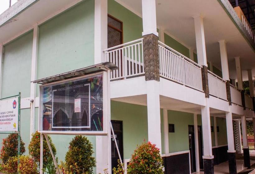 Oyo 3699 Edotel Smkn 1 Cipanas Syariah