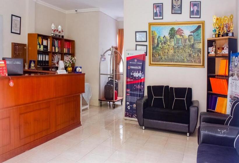 Oyo 3699 Edotel Smkn 1 Cipanas Syariah