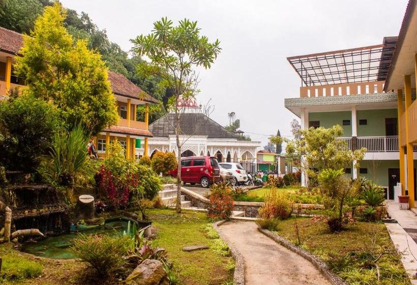 Oyo 3699 Edotel Smkn 1 Cipanas Syariah