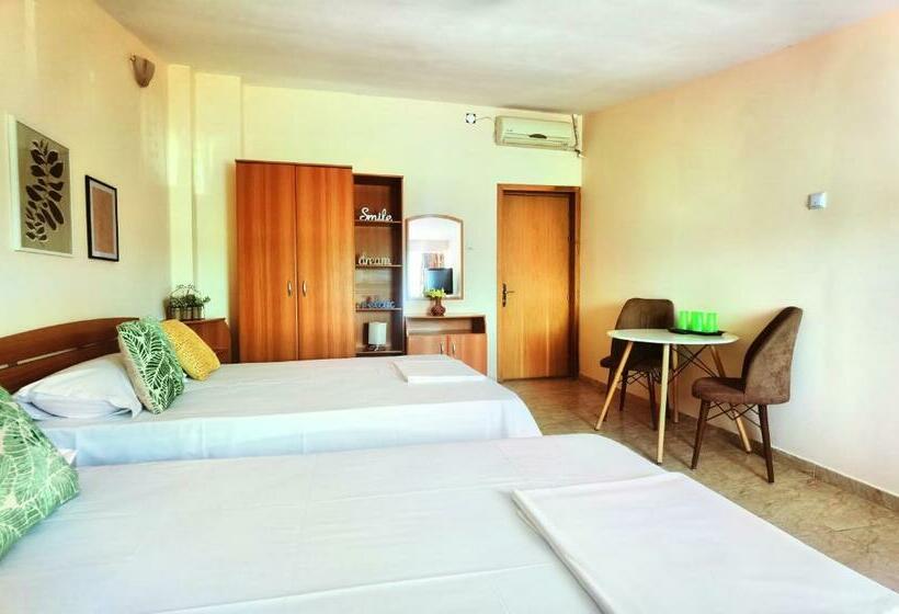 بنسيون Casa Laura