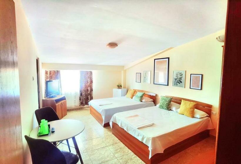 بنسيون Casa Laura