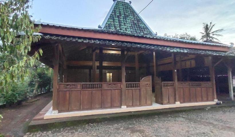 بنسيون Homestay Ponijo