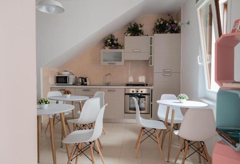 بنسيون Intra Rooms