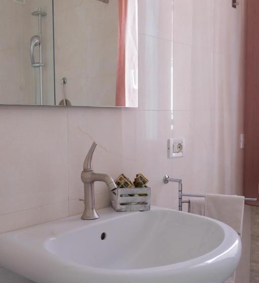 بنسيون Intra Rooms