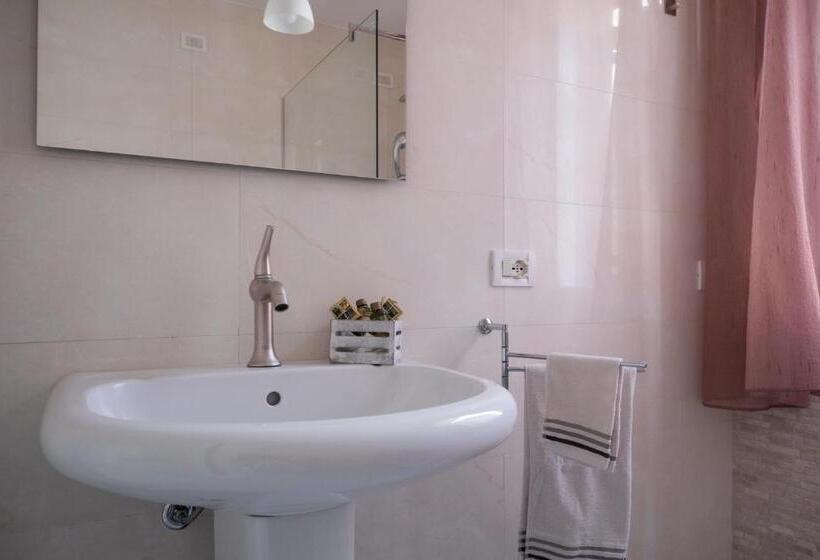 بنسيون Intra Rooms